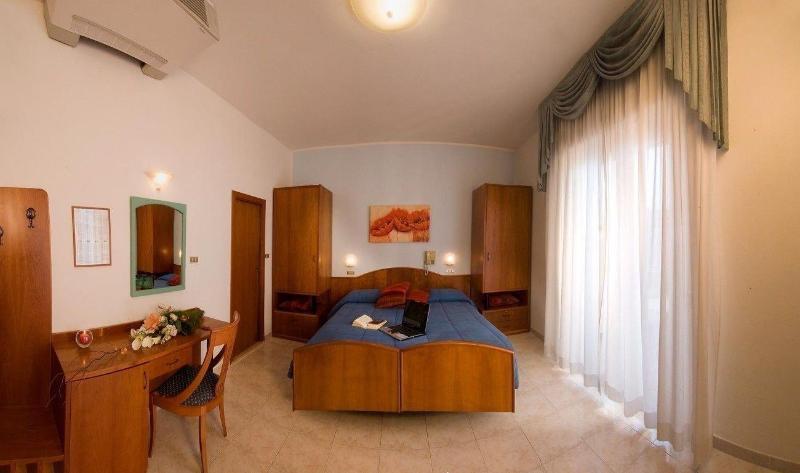 Hotel Alsen Ріміні Екстер'єр фото