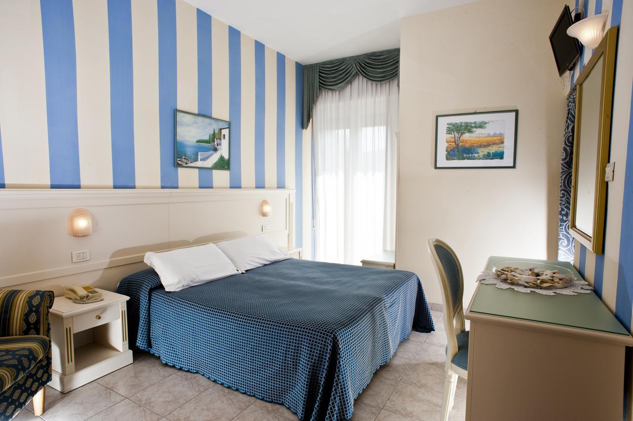 Hotel Alsen Ріміні Екстер'єр фото